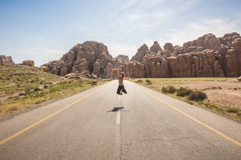 Top Tips for Solo Travelers at JourneyBirdNest